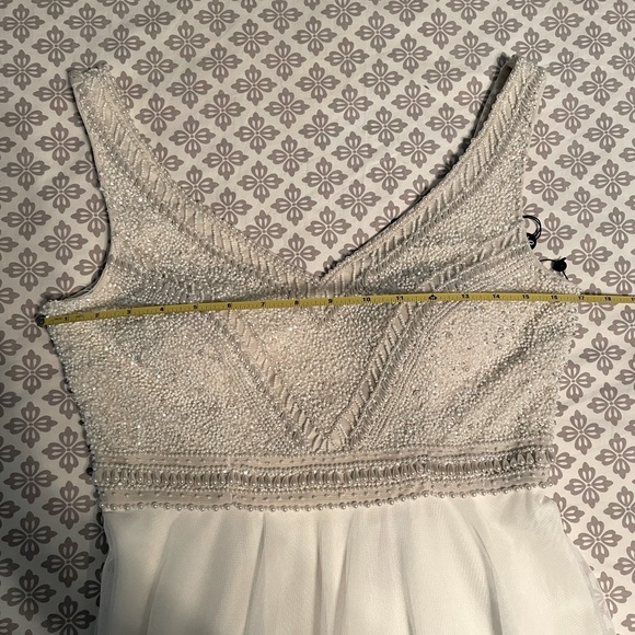 Sz6 Ivory NWT Adrianna Papell Gown - Beaded Bodice - Picture 13 of 15